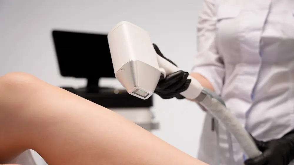 Laser handpiece moving along the leg